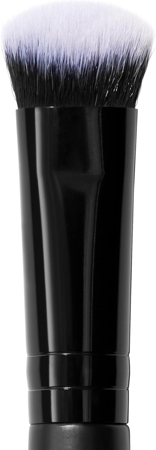 e.l.f. Tap & Blend Pinceau anti-cernes, couvre les imperfections et les taches sombres pour une finition aérographe avec une pointe de précision, synthétique, végétalien et sans cruauté envers les - Image 2