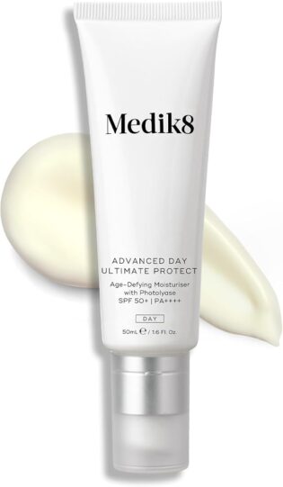 Medik8 Advance Day Ultimate Protect - SPF 50+ Hydratant Anti-Âge avec Photolyase SPF 50+ PA++++ - Protection UV Hydratante et Non Grasse - Aux Enzymes de Réparation de l'ADN Anti-Âge - 50ml