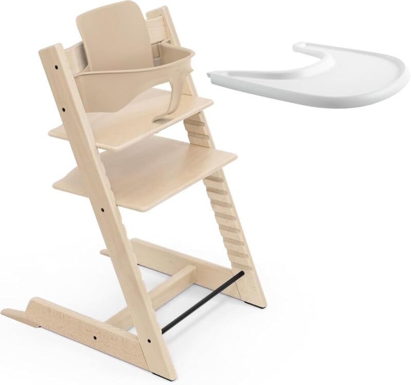 Chaise haute Stokke Tripp Trapp (Naturel) avec le plateau Stokke (Blanc) - Comprend la chaise + le Baby Set 2 pour les enfants de 6 à 36 mois - Ajustable, ergonomique et facile à nettoyer