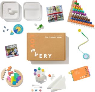 Lovevery, Kit de Jeu The Problem Solver + Livre Bonus (« You Decide »), Meilleur Cadeau, 43-44-45 Mois et Plus