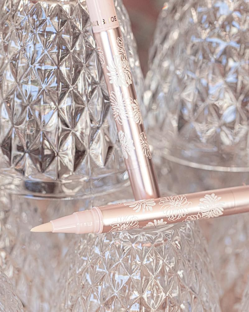PAUL & JOE Stylo illuminateur Liquide pour Maquillage 01 lavande, 2g - Image 6