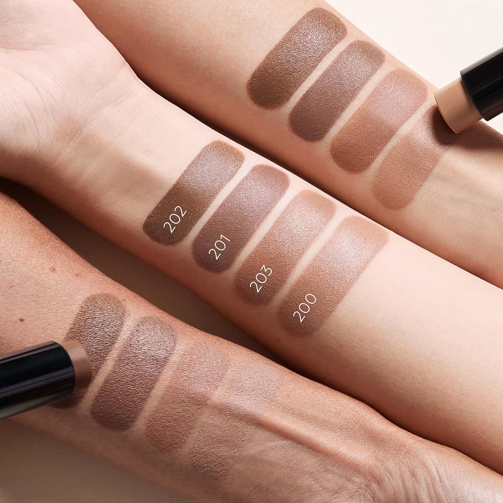 KIKO Milano Sculpting Touch Creamy Stick Contour - Teinte 200 Hazelnut | Fini Mat | Crémeux | Noix Africaine et Extrait de Pistache | Estompable - Image 4
