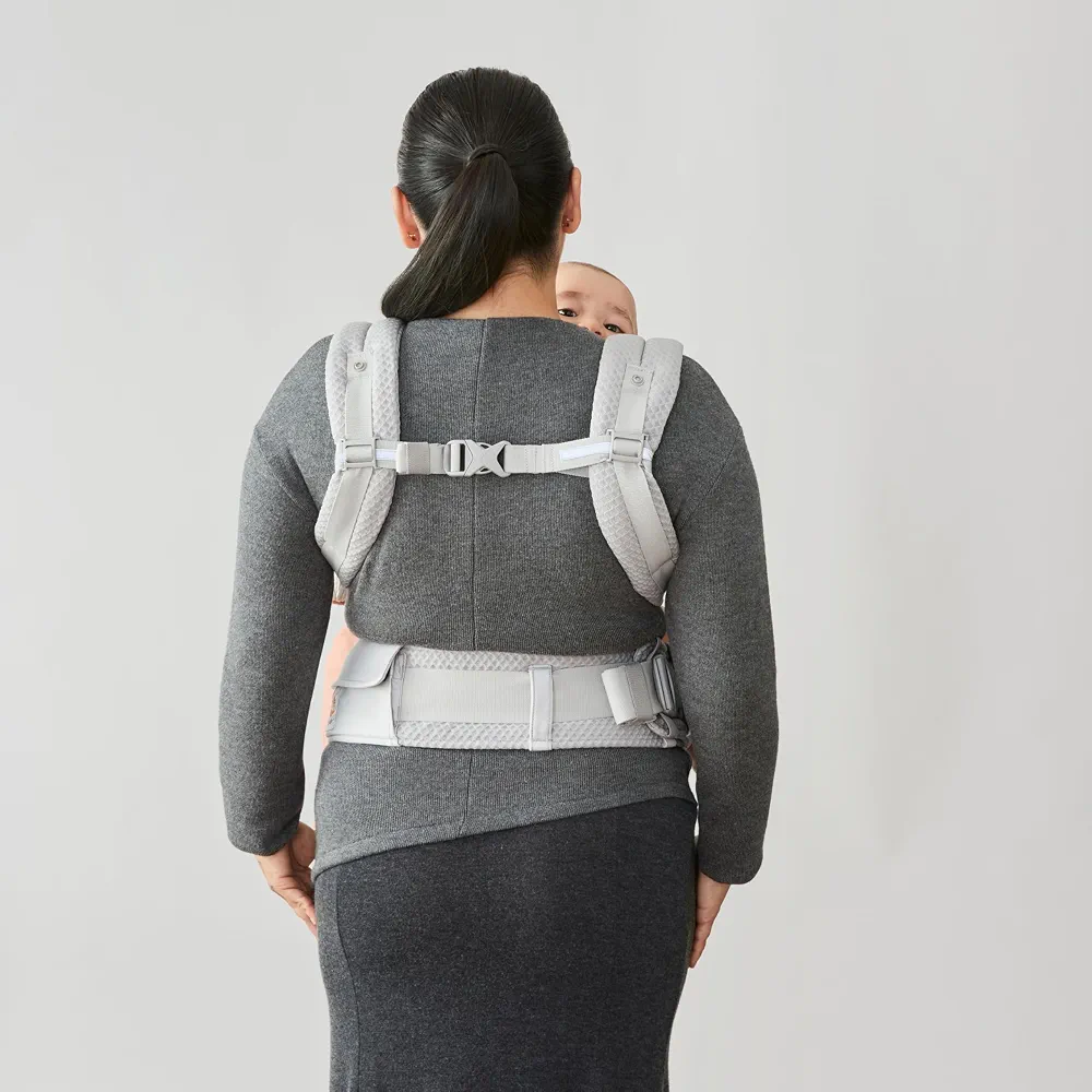 Porte-bébé Ergobaby Alta Hip Seat avec siège de hanche pour bébés et jeunes enfants à partir de 4 mois (5,5 kg - 20,4 kg), porte-bébé avec siège de hanche en Mesh SoftFlex, Pearl Grey