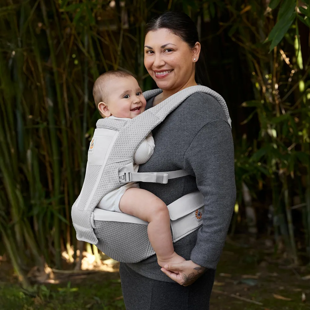 Porte-bébé Ergobaby Alta Hip Seat avec siège de hanche pour bébés et jeunes enfants à partir de 4 mois (5,5 kg - 20,4 kg), porte-bébé avec siège de hanche en Mesh SoftFlex, Pearl Grey